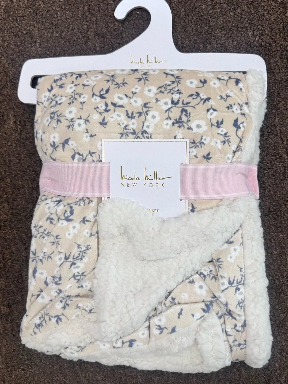Nicole Miller 30x40 plush